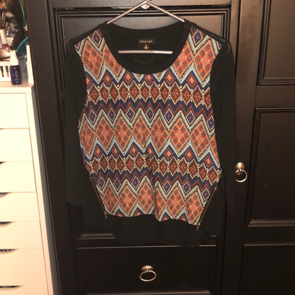Tribal zip 3/4 blouse small